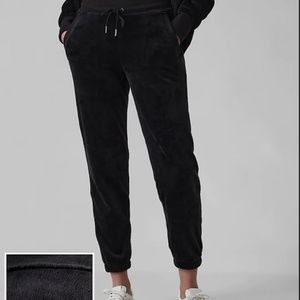 NWT Athleta Women’s Recover Cozy Jogger Double Black Size Large